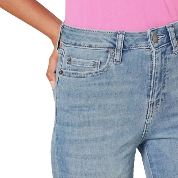 EUC Amazon Essentials Light Wash Skinny Jeans - Picture 3 of 10